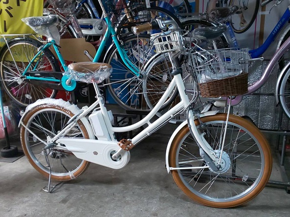 可愛い白の新車も入荷 Holiday Cycle